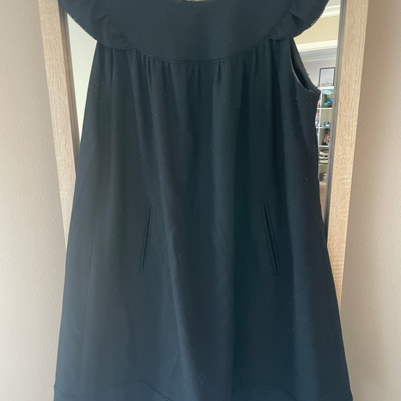 NAVE. Size women’s 2 , but runs big! More like a 6. Color black. - Picture 12 of 14